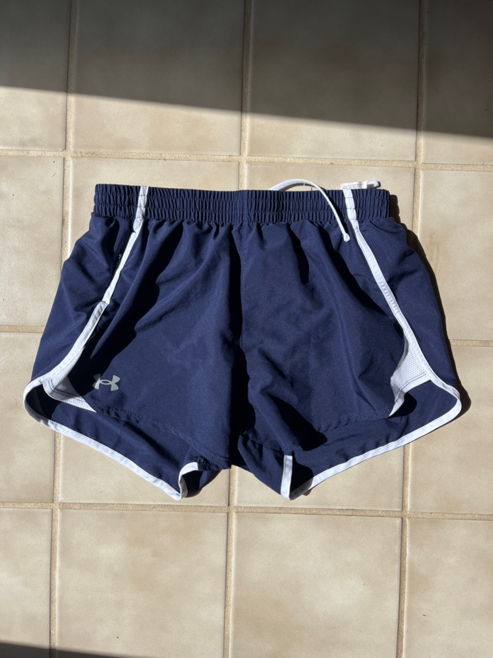Under Armour Navy Athletic Shorts with White Trim Size Small